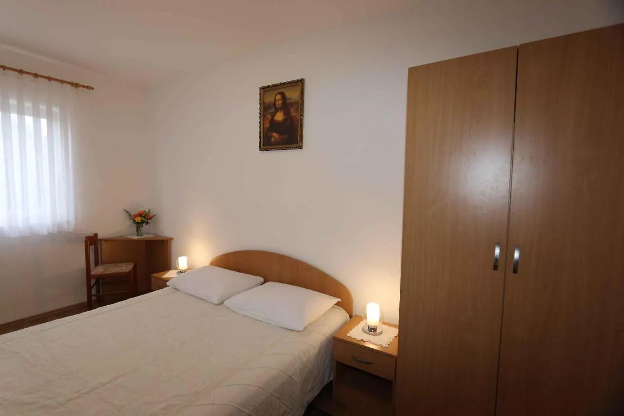 Two-Bedroom Apartment In Silo II Šilo