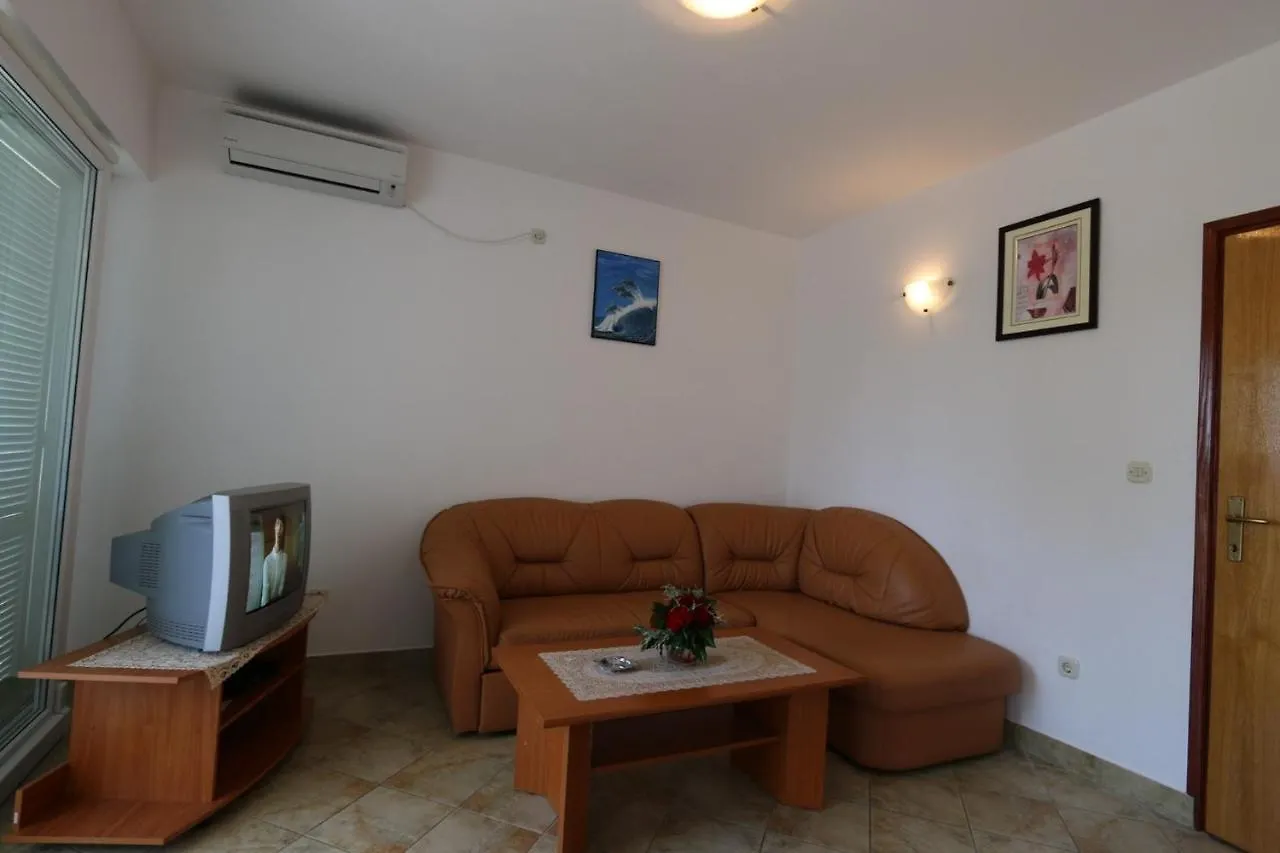 Two-Bedroom Apartment In Silo II Croatia